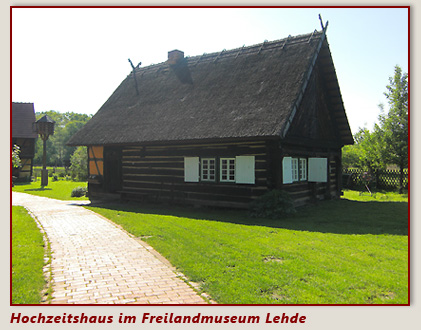 Aussenansicht des Hochzeitshauses im Freilandmuseum Lehde